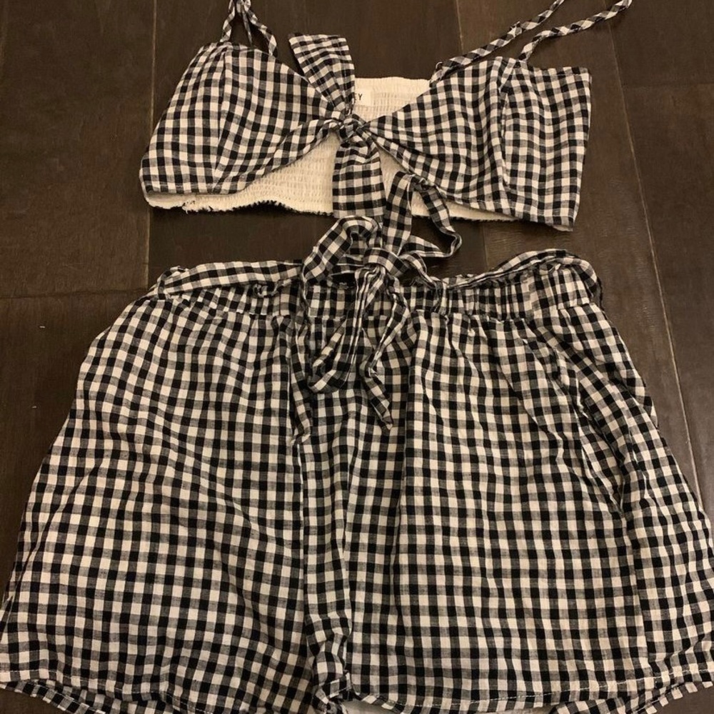 Cropped tank and shorts with tie set